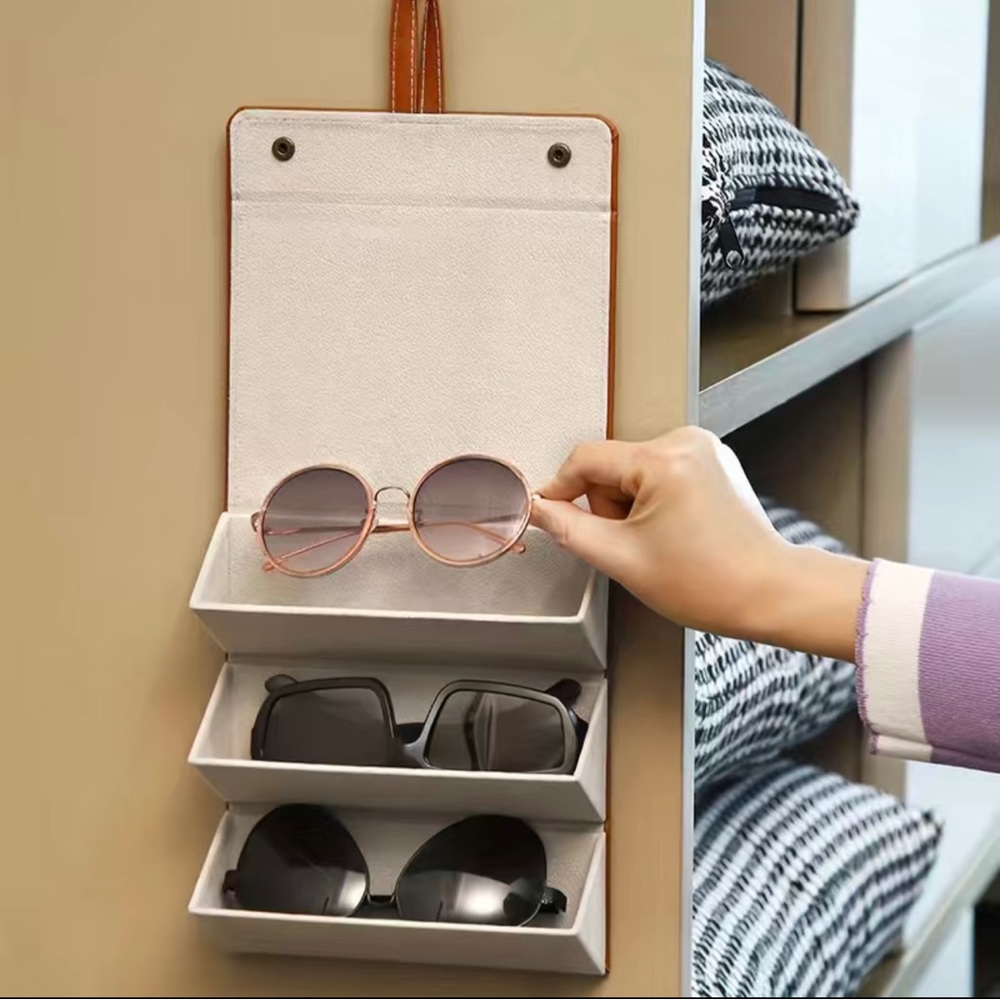 Glasses/sunglasses case.  Fits 3